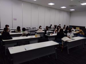 報告終了後に行われたグループディスカッションの様子