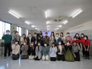 社員さんを囲んで