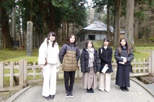 中尊寺金色堂にて