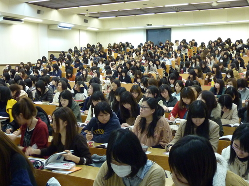 就職サイトのプロも、「足を使って動く積極性」・「対面での質問力」が大事であると伝えていました。