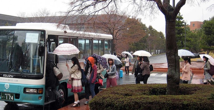 激しい風雨を突いて、いざ出発！会場は今年から秋保温泉