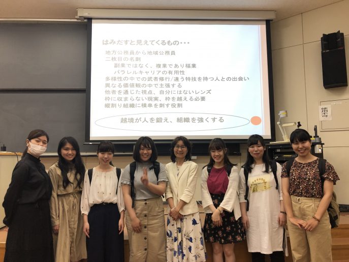 研究会修了後、講師の白川先生と記念撮影